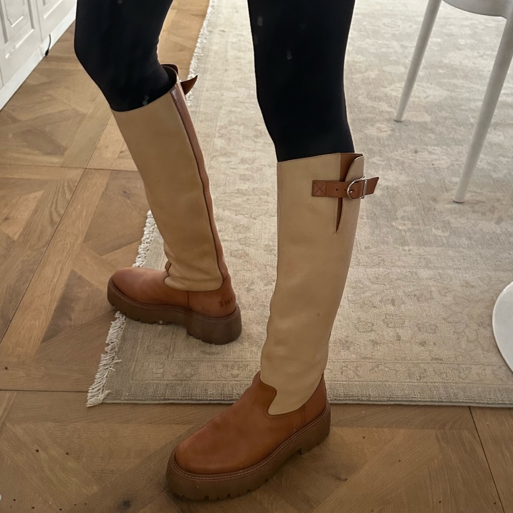 CELINE Bulky High Boot calfskin leather. Great condition. SIZE 37.